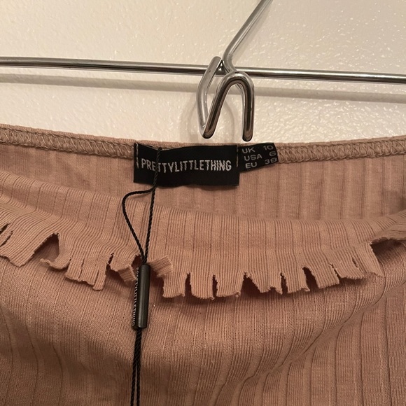 NWT Pretty Little Thing Ribbed Crop Top - Picture 5 of 8